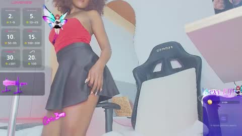 Snapshot of lucia01m chatting on 05.30.26 lucia01m online show from 05.30.26