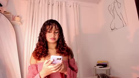 Snapshot of lucia_lee_ chatting on 01.06.25 Lucia online show from 01.06.25