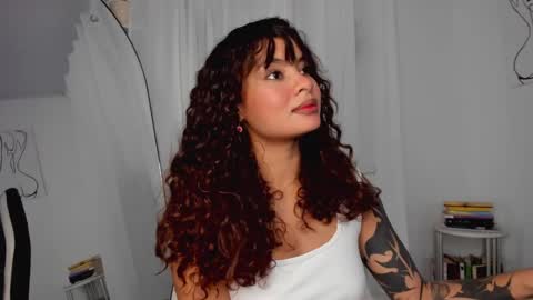 Snapshot of lucia_lee_ chatting on 01.16.25 Lucia online show from 01.16.25