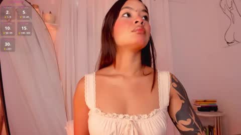 Snapshot of lucia_lee_ chatting on 01.26.25 Lucia online show from 01.26.25