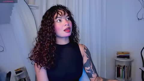 Snapshot of lucia_lee_ chatting on 02.10.25 Lucia online show from 02.10.25
