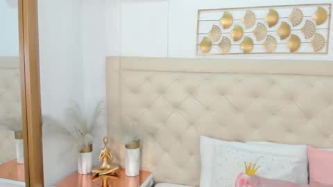 lucia_lorenz online show from 12.21.25