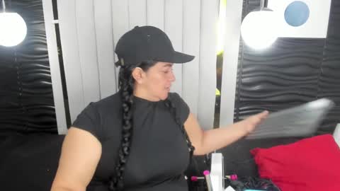 Lucia Vonne online show from 02.19.25