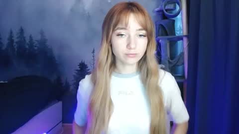 Snapshot of luciacam20 chatting on 01.06.25 Lucy online show from 01.06.25