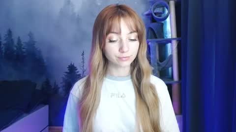 Snapshot of luciacam20 chatting on 01.06.25 Lucy online show from 01.06.25