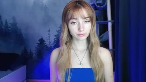 Snapshot of luciacam20 chatting on 01.06.25 Lucy online show from 01.06.25