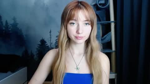 Snapshot of luciacam20 chatting on 01.06.25 Lucy online show from 01.06.25