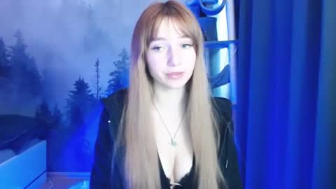 Snapshot of luciacam20 chatting on 01.08.25 Lucy online show from 01.08.25