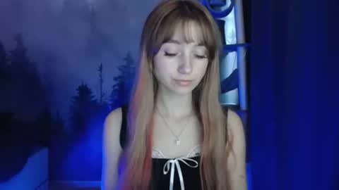 Snapshot of luciacam20 chatting on 01.10.25 Lucy online show from 01.10.25