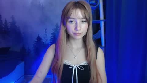 Snapshot of luciacam20 chatting on 01.10.25 Lucy online show from 01.10.25