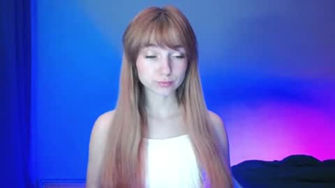 Snapshot of luciacam20 chatting on 01.12.25 Lucy online show from 01.12.25