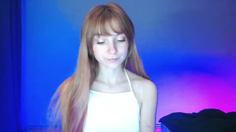 Snapshot of luciacam20 chatting on 01.12.25 Lucy online show from 01.12.25