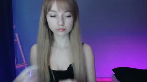 Snapshot of luciacam20 chatting on 02.01.25 Lucy online show from 02.01.25