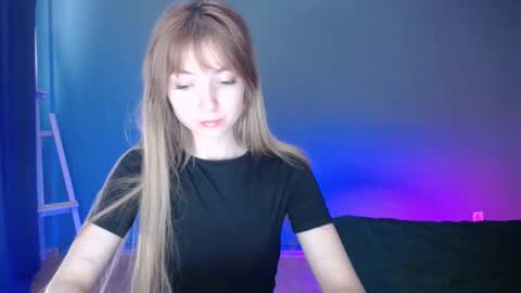 Snapshot of luciacam20 chatting on 02.11.25 Lucy online show from 02.11.25