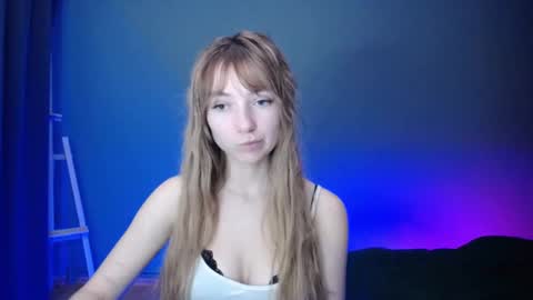 Snapshot of luciacam20 chatting on 02.12.25 Lucy online show from 02.12.25