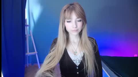 Snapshot of luciacam20 chatting on 02.18.25 Lucy online show from 02.18.25