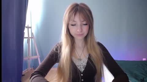 Snapshot of luciacam20 chatting on 02.18.25 Lucy online show from 02.18.25