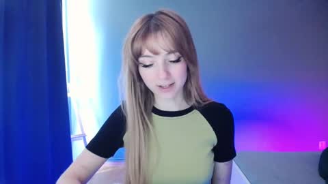 Snapshot of luciacam20 chatting on 02.19.25 Lucy online show from 02.19.25