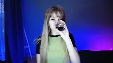 Snapshot of luciacam20 chatting on 02.19.25 Lucy online show from 02.19.25