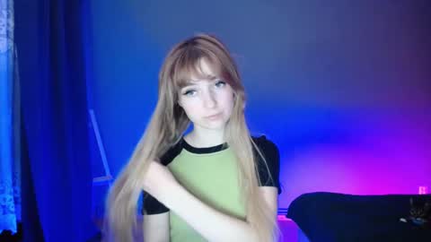 Snapshot of luciacam20 chatting on 02.19.25 Lucy online show from 02.19.25