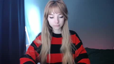 Snapshot of luciacam20 chatting on 02.22.25 Lucy online show from 02.22.25