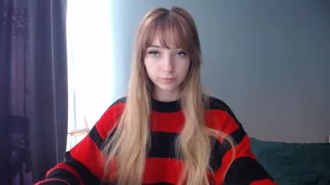 Snapshot of luciacam20 chatting on 02.22.25 Lucy online show from 02.22.25