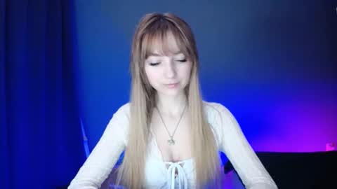 Snapshot of luciacam20 chatting on 02.28.25 Lucy online show from 02.28.25