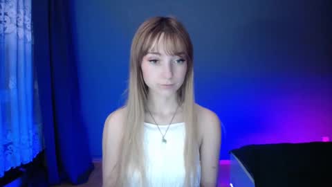 Snapshot of luciacam20 chatting on 03.01.25 Lucy online show from 03.01.25