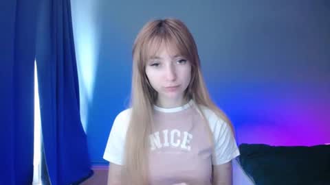 Snapshot of luciacam20 chatting on 03.02.25 Lucy online show from 03.02.25