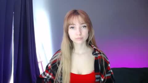 Snapshot of luciacam20 chatting on 03.03.25 Lucy online show from 03.03.25