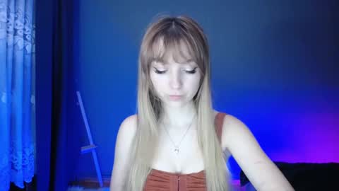 Snapshot of luciacam20 chatting on 03.05.25 Lucy online show from 03.05.25