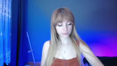 Snapshot of luciacam20 chatting on 03.05.25 Lucy online show from 03.05.25