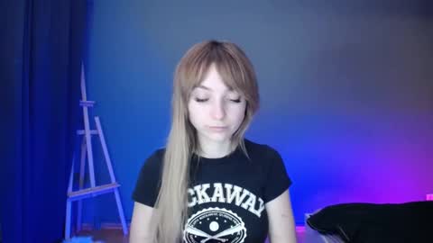 Snapshot of luciacam20 chatting on 03.07.25 Lucy online show from 03.07.25