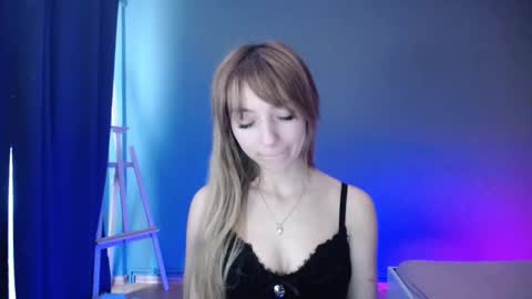 Snapshot of luciacam20 chatting on 03.08.25 Lucy online show from 03.08.25