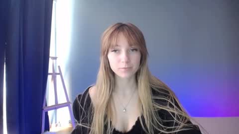 Snapshot of luciacam20 chatting on 03.08.25 Lucy online show from 03.08.25