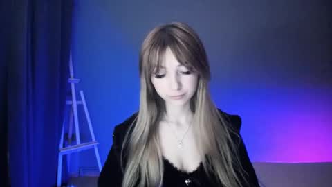 Snapshot of luciacam20 chatting on 03.08.25 Lucy online show from 03.08.25