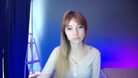 Snapshot of luciacam20 chatting on 03.09.25 Lucy online show from 03.09.25