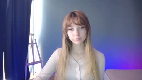 Snapshot of luciacam20 chatting on 03.09.25 Lucy online show from 03.09.25