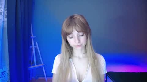 Snapshot of luciacam20 chatting on 03.09.25 Lucy online show from 03.09.25