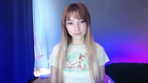 Snapshot of luciacam20 chatting on 03.12.25 Lucy online show from 03.12.25