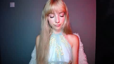 Snapshot of luciacam20 chatting on 09.09.25 Lucy online show from 09.09.25