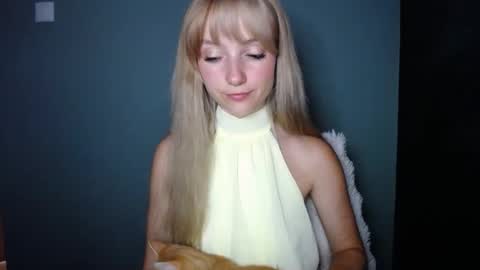 Snapshot of luciacam20 chatting on 09.10.25 Lucy online show from 09.10.25