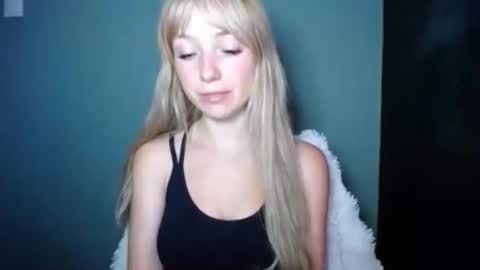 Snapshot of luciacam20 chatting on 09.11.25 Lucy online show from 09.11.25