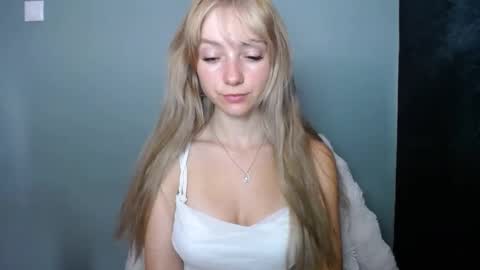 Snapshot of luciacam20 chatting on 09.13.25 Lucy online show from 09.13.25