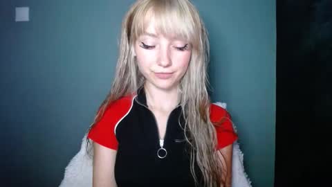 Snapshot of luciacam20 chatting on 09.14.25 Lucy online show from 09.14.25