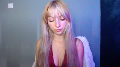 Snapshot of luciacam20 chatting on 09.15.25 Lucy online show from 09.15.25