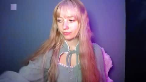 Snapshot of luciacam20 chatting on 09.16.25 Lucy online show from 09.16.25