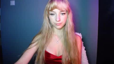 Snapshot of luciacam20 chatting on 09.24.25 Lucy online show from 09.24.25