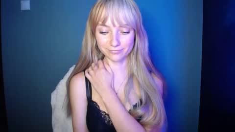 Snapshot of luciacam20 chatting on 09.25.25 Lucy online show from 09.25.25