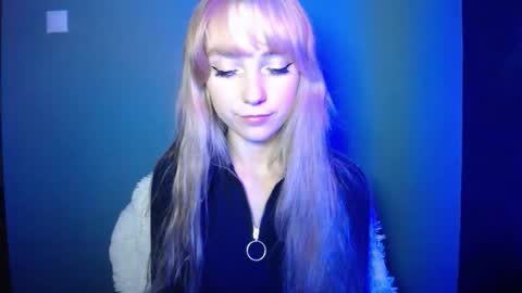 Snapshot of luciacam20 chatting on 10.01.25 Lucy online show from 10.01.25